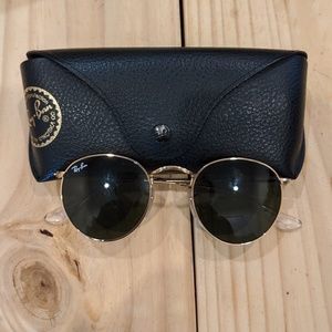 Iconic Ray-Ban round metal small